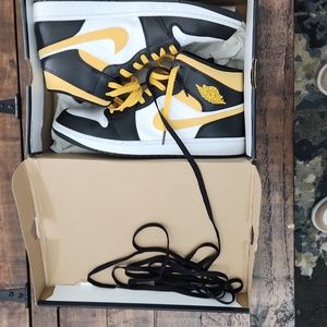 Jordan 1 mid sz 13 wht/blk/pollen